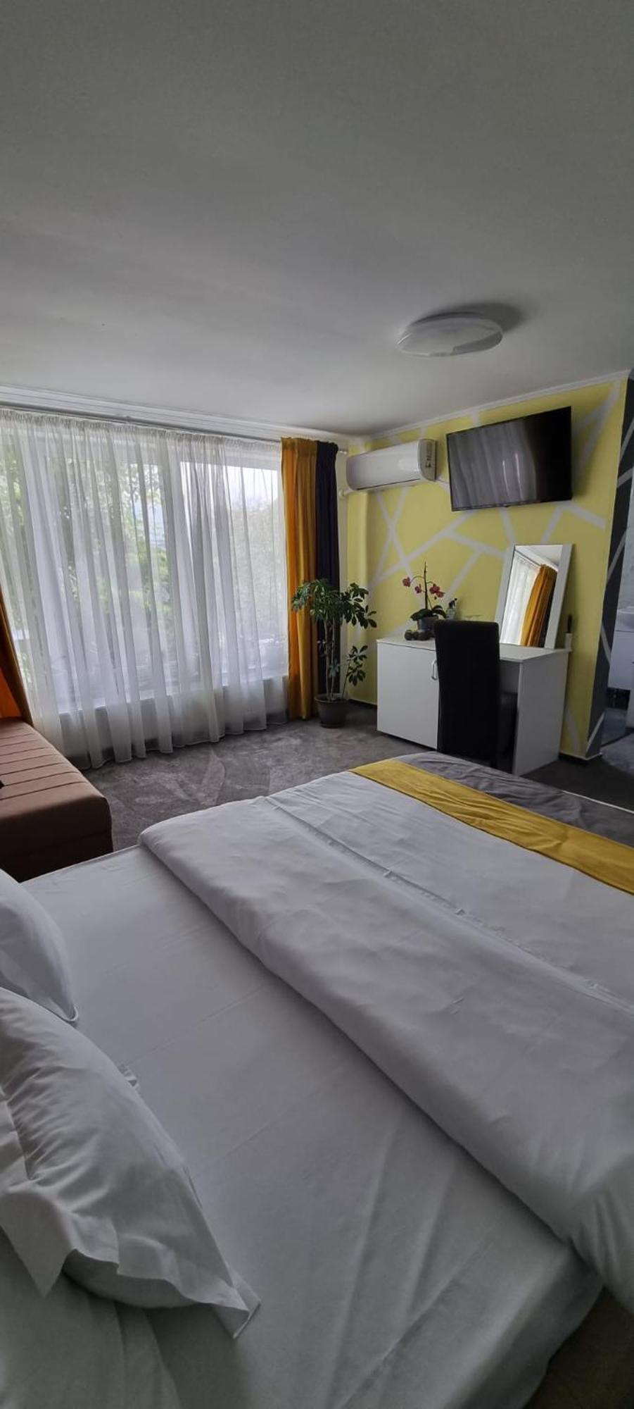 Готель Casa Sonia Тиргу-Жіу Екстер'єр фото